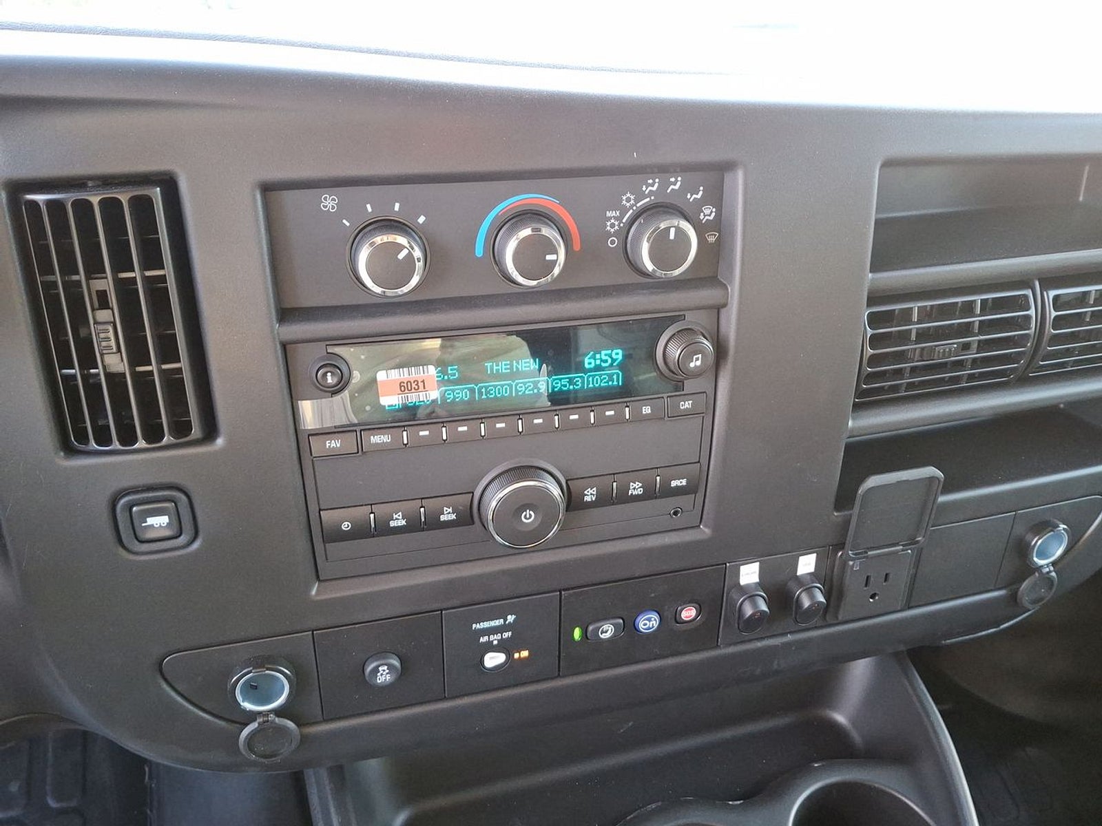 2024 Chevrolet Express Cutaway 3500 1WT