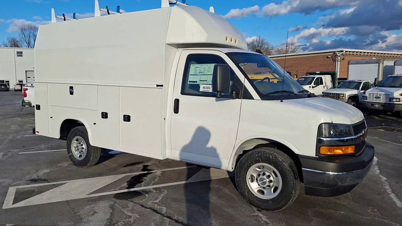 2024 Chevrolet Express Cutaway 3500 1WT