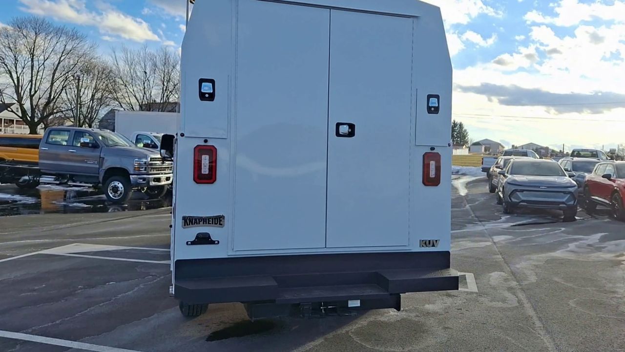 2024 Chevrolet Express Cutaway 3500 1WT