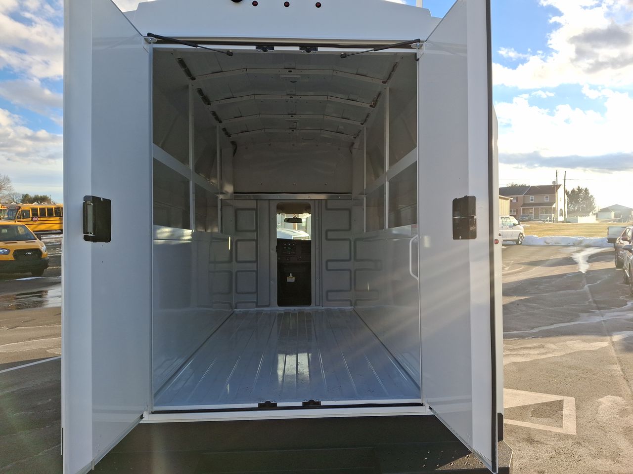 2024 Chevrolet Express Cutaway 3500 1WT