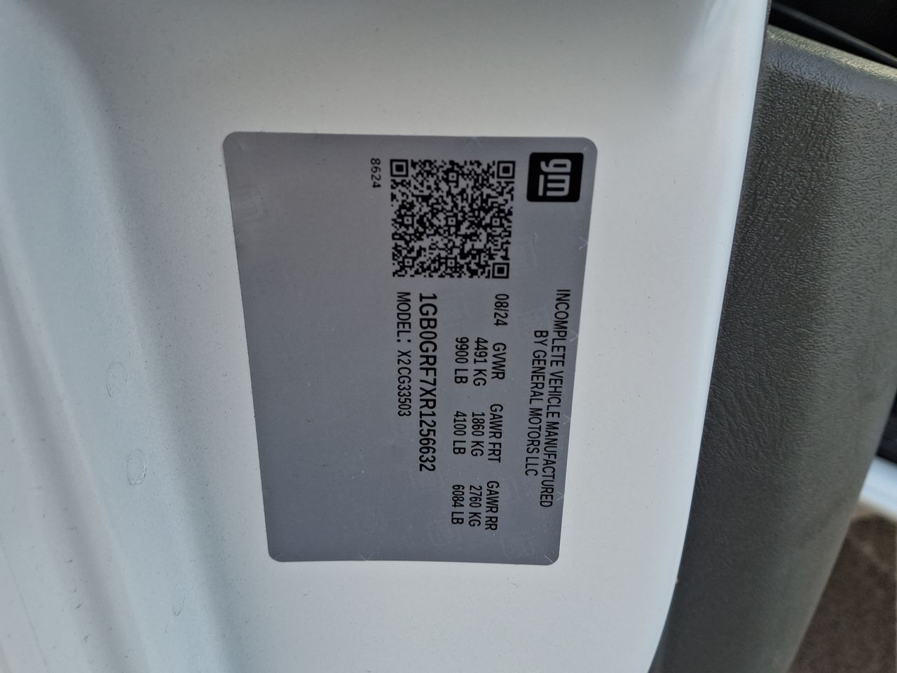 2024 Chevrolet Express Cutaway 3500 1WT