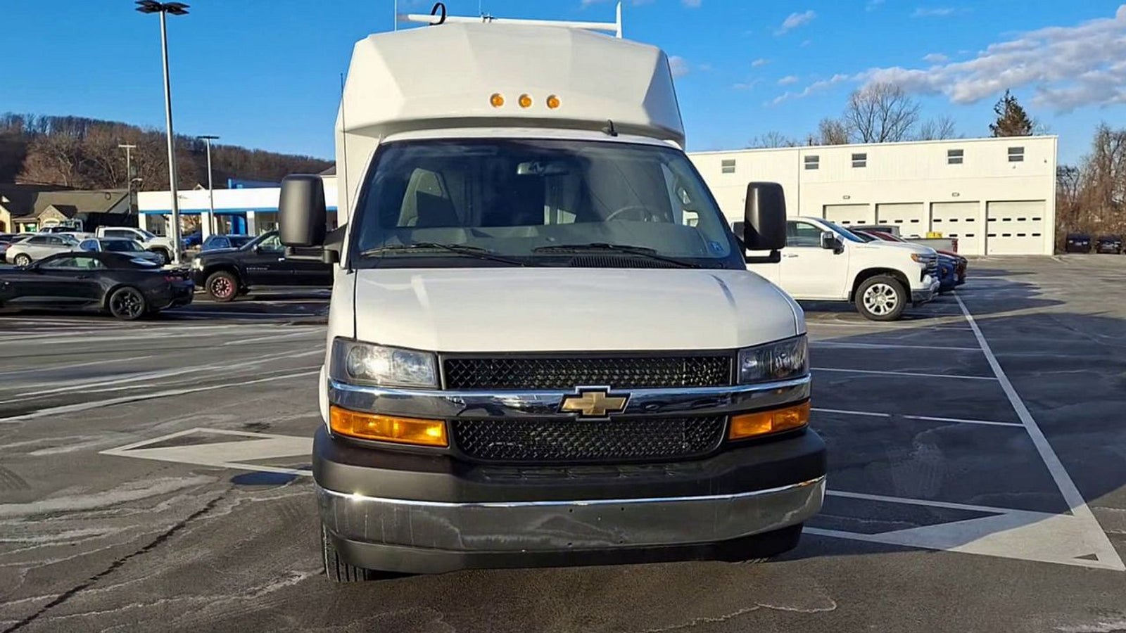 2024 Chevrolet Express Cutaway 3500 1WT