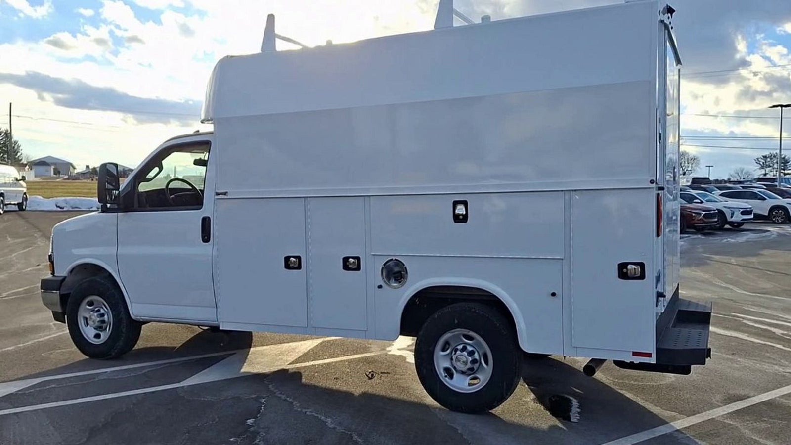 2024 Chevrolet Express Cutaway 3500 1WT