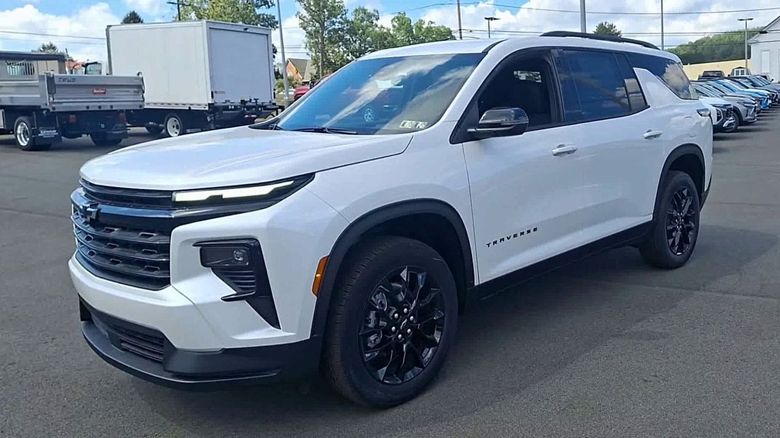 2025 Chevrolet Traverse LT