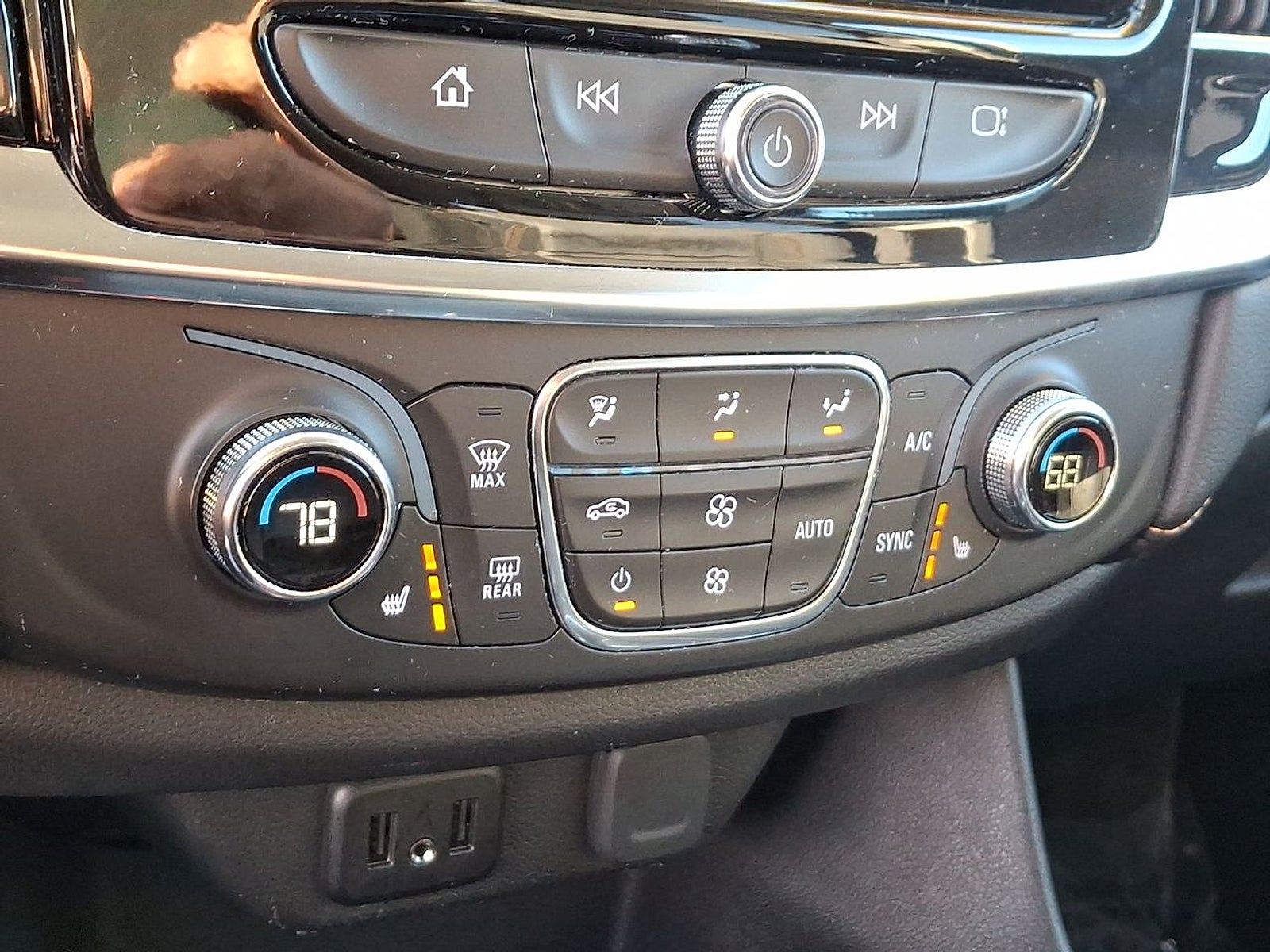 2021 Chevrolet Traverse LT Leather