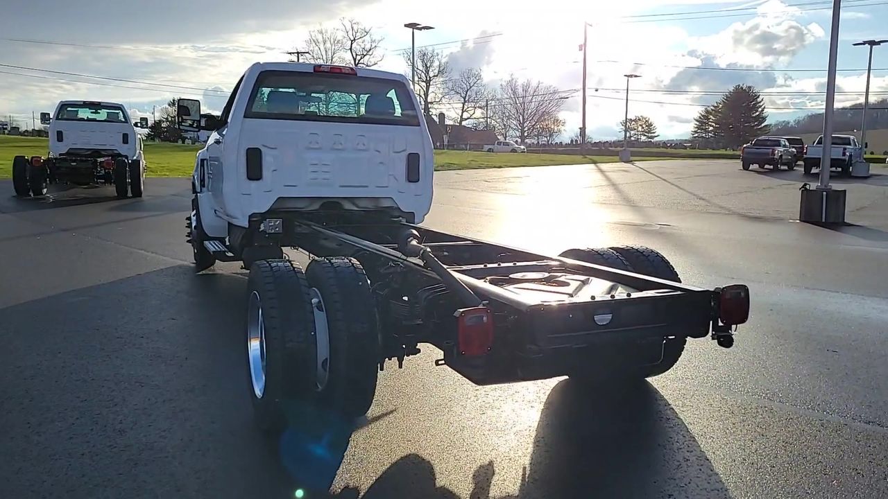 2023 Chevrolet Silverado 5500 HD Work Truck