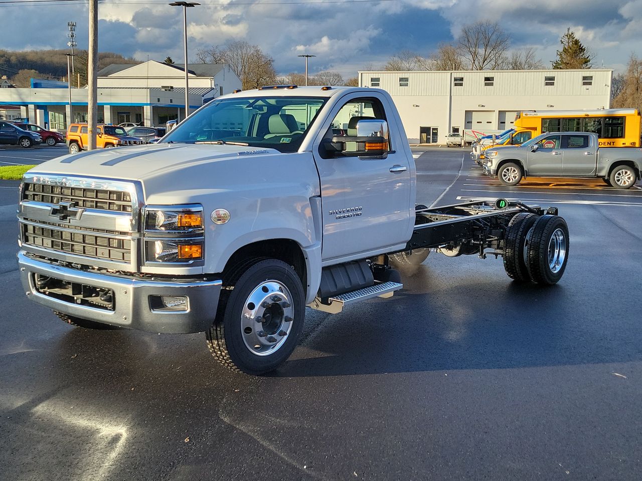 2023 Chevrolet Silverado 5500 HD Work Truck